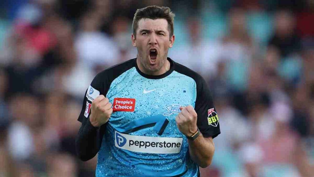 Jamie Overton Returns to Adelaide Strikers for BBL 2025